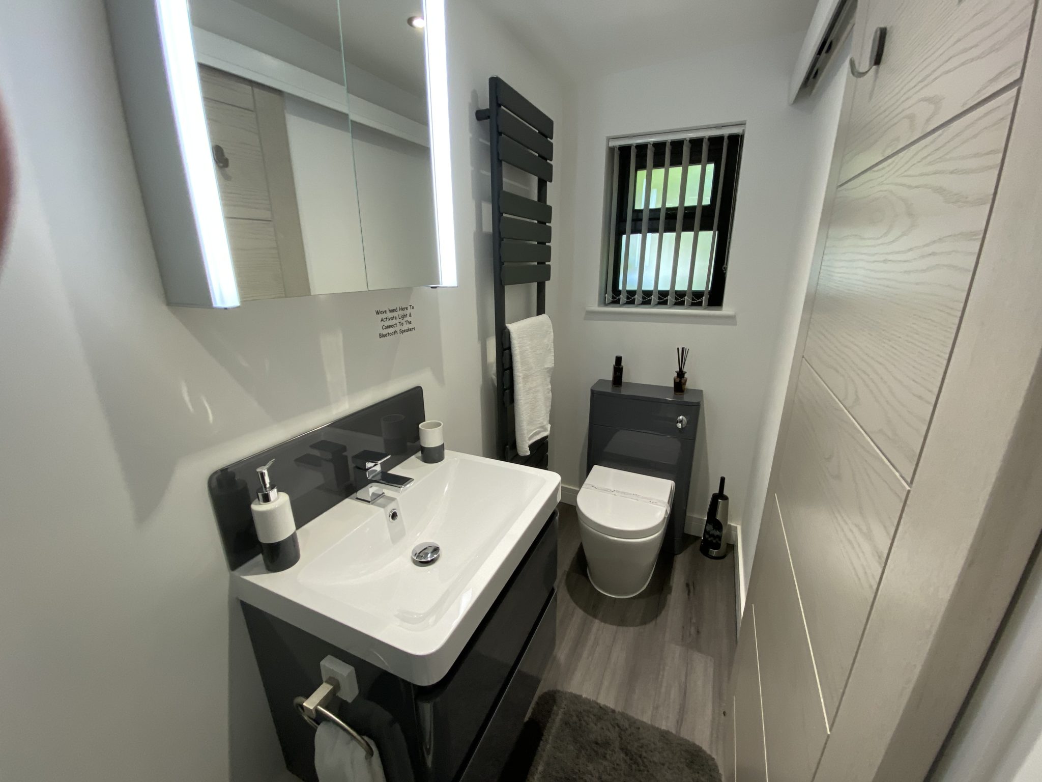 Torvale Cabin bathroom