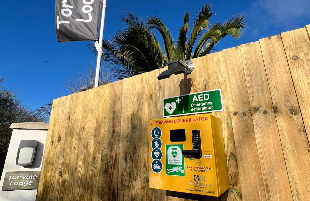 defibrillator Brixton2
